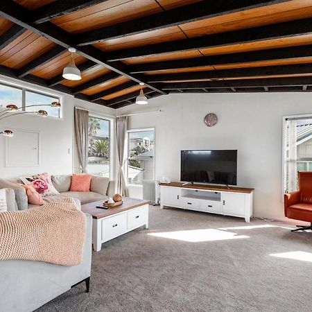 Couches, Bar Table & Kawau View Villa Snells Beach Eksteriør bilde